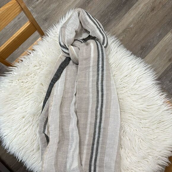 BANANA REPUBLIC SCARF NWT - Picture 1 of 7